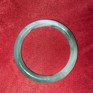 Jade stone bracelet.. only 1